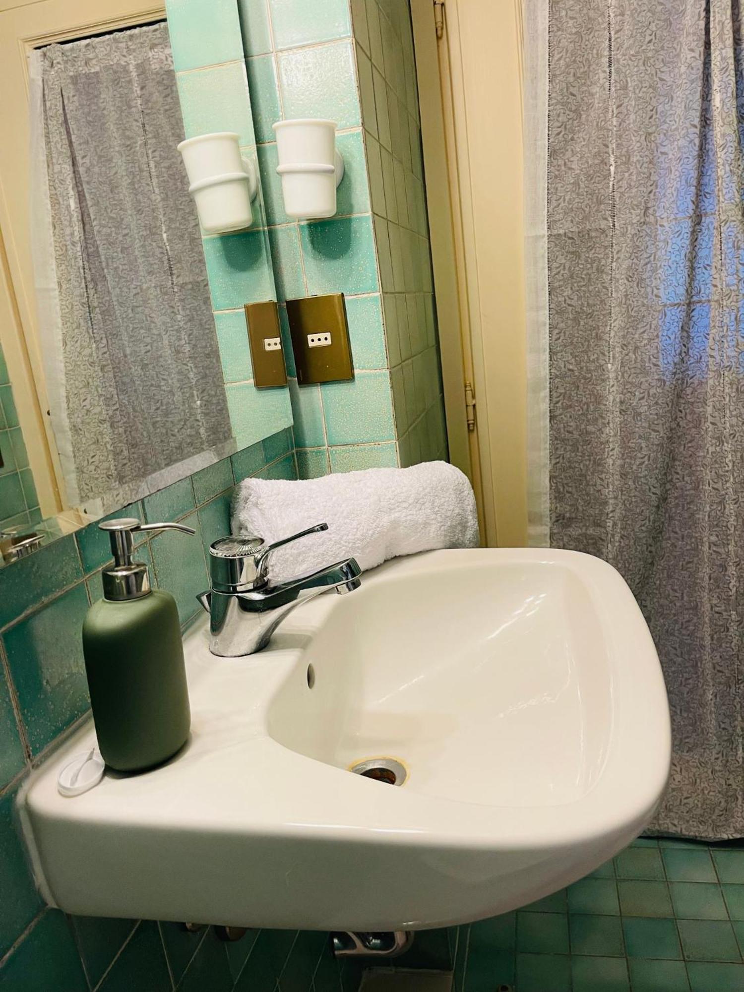 Holiday Colosseum Rome Bed and Breakfast Exteriör bild