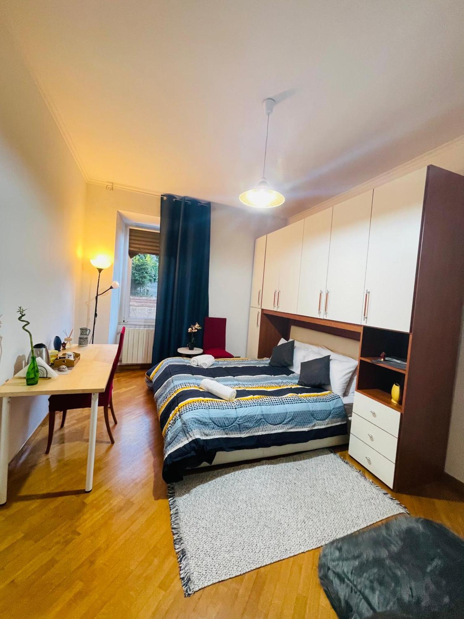 Holiday Colosseum Rome Bed and Breakfast Exteriör bild