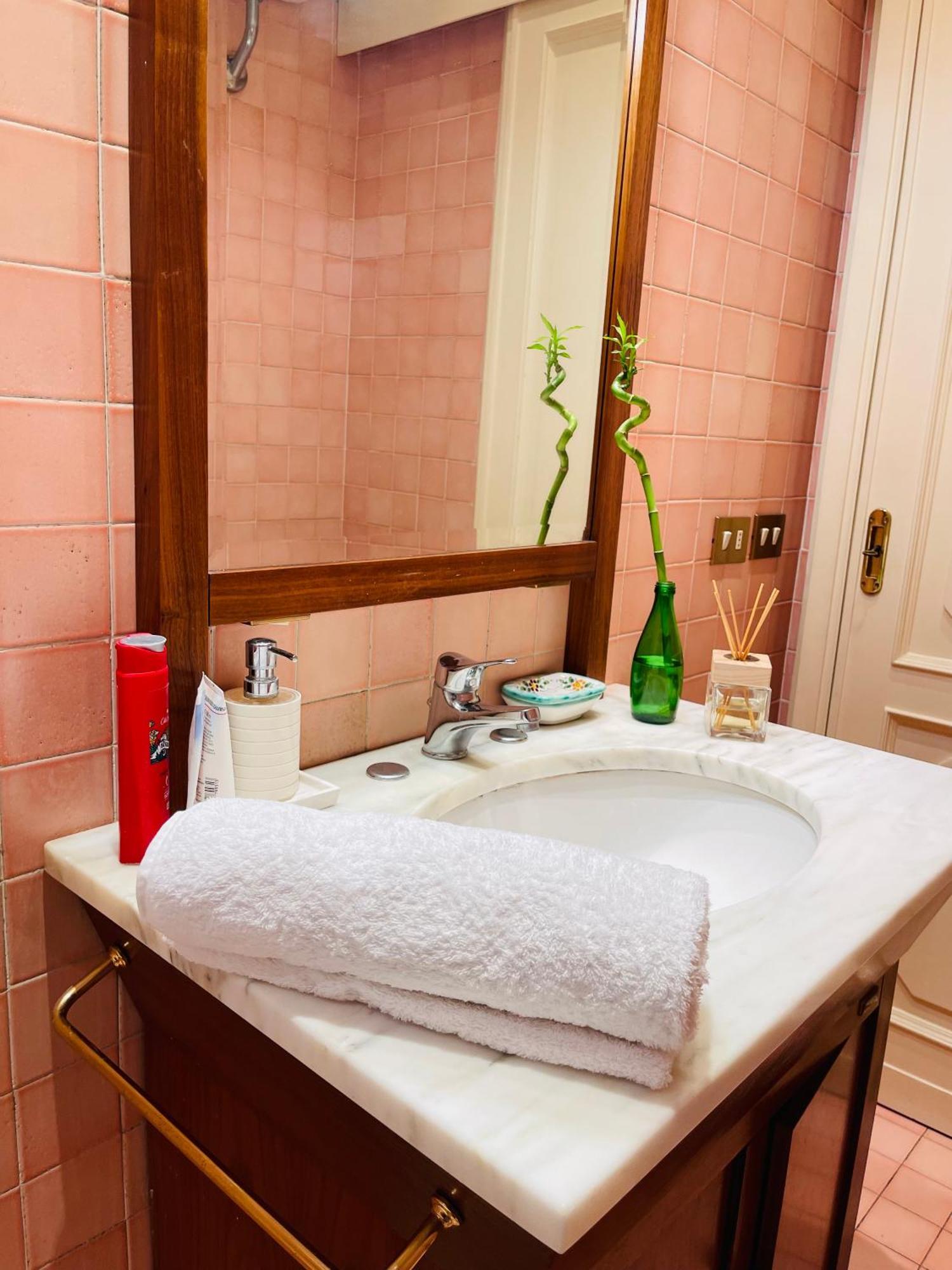 Holiday Colosseum Rome Bed and Breakfast Exteriör bild